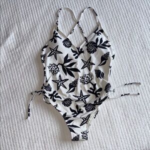 Womens Swim Black and White Starfish Swimsuit Sz Small